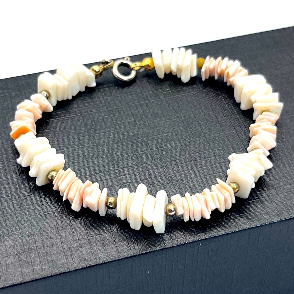 Hawaiian Puka Shell Bracelet White Peach Golden 7"